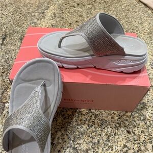 Easy Spirit Women's Silver Sandals Size 6-1/2 W in Excellent Condition
